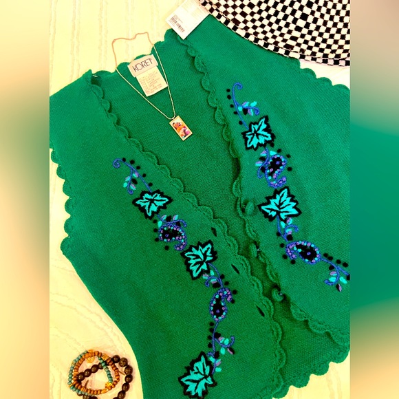Vintage Koret Sweater Vest Women's - Green Floral Embroidered Button Up - Picture 3 of 6